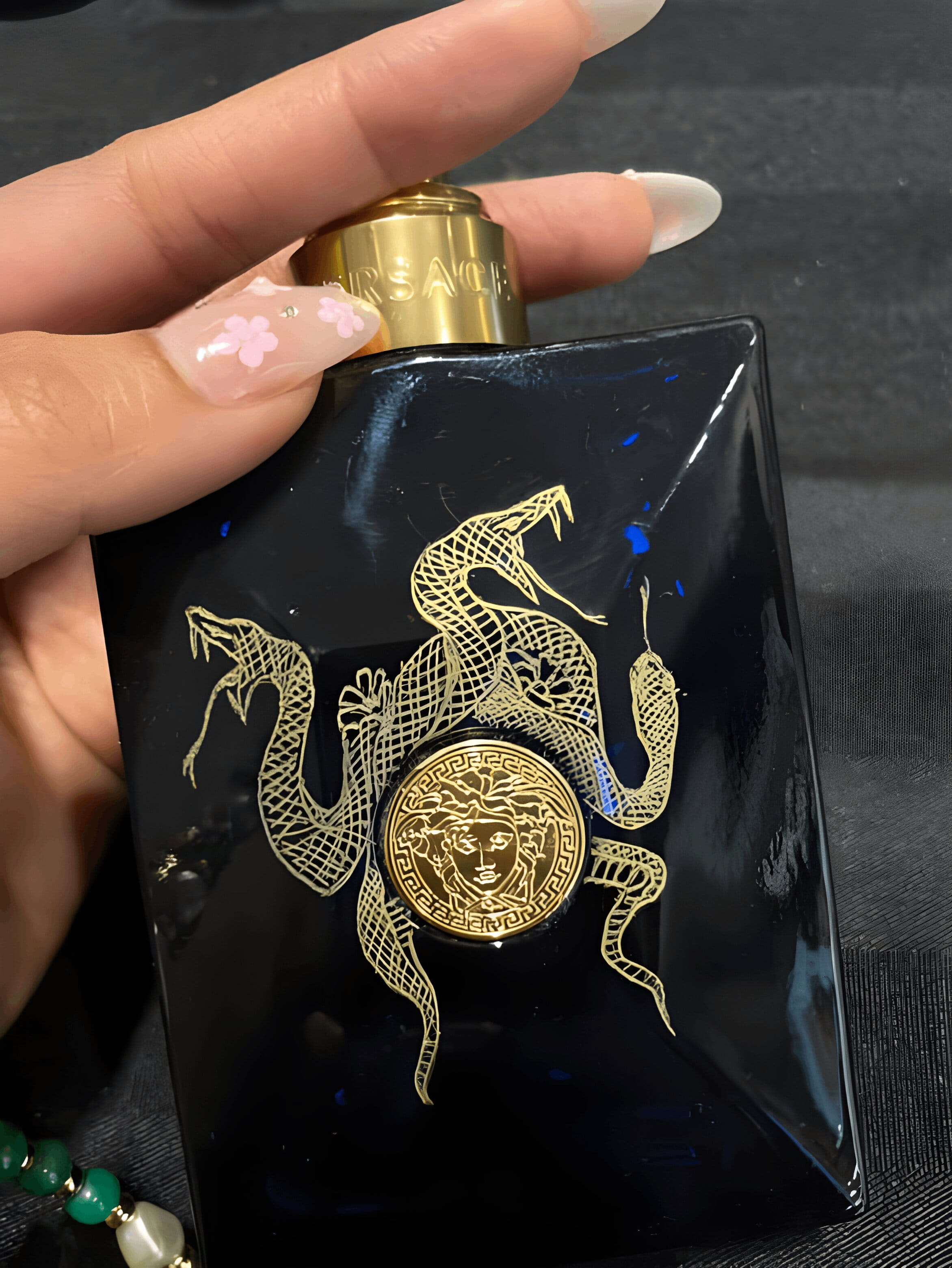 Hand-engraved glassware detail - Pakhrin Illustrations